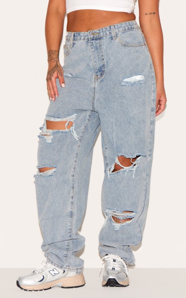 PRETTYLITTLETHING Plus Light Wash Ripped Mom Jeans