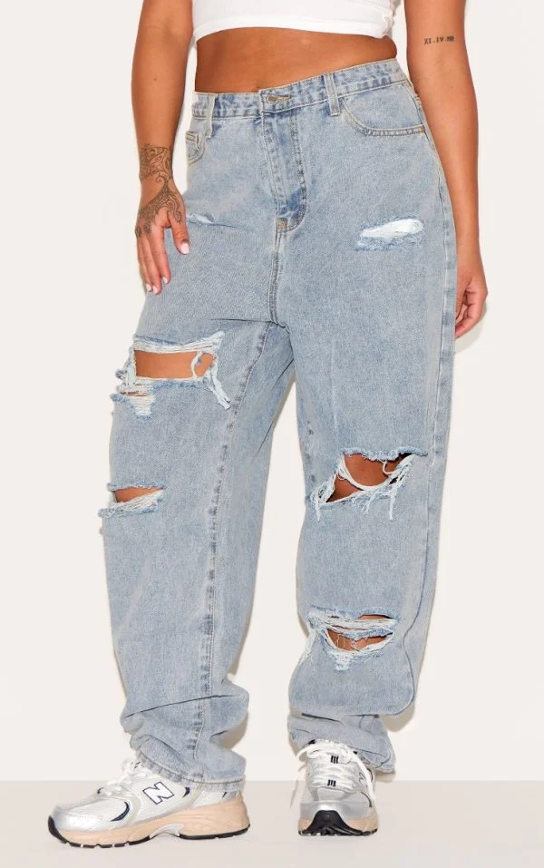 PRETTYLITTLETHING Plus Light Wash Ripped Mom Jeans