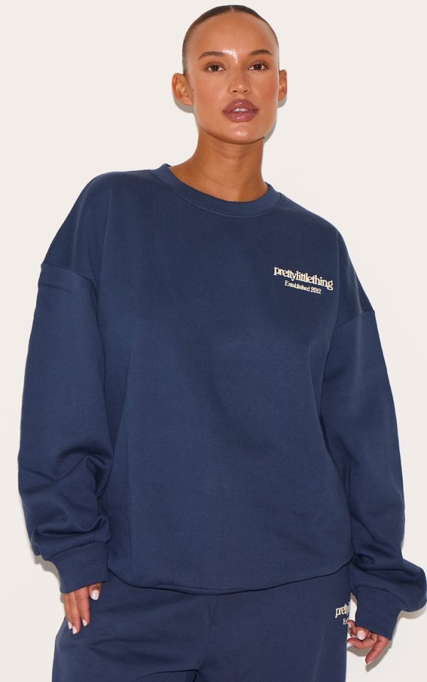 PRETTYLITTLETHING Plus Navy Printed Premium Oversized Sweatshirt