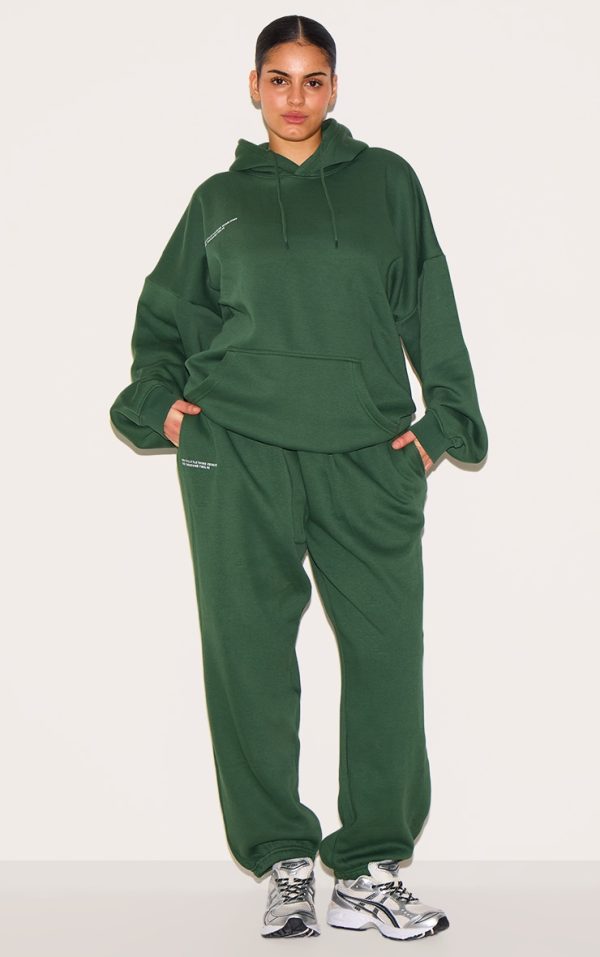 PRETTYLITTLETHING Plus Forest Green Est 2012 Printed Sweatpants