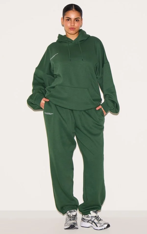 PRETTYLITTLETHING Plus Forest Green Est 2012 Printed Sweatpants