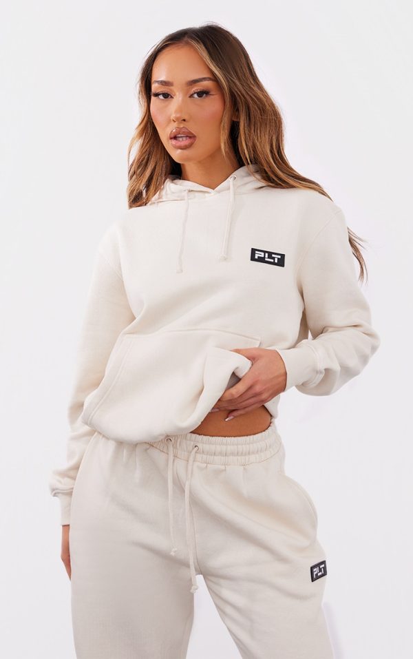 PRETTYLITTLETHING Petite Cream Badge Detail Oversize Hoodie