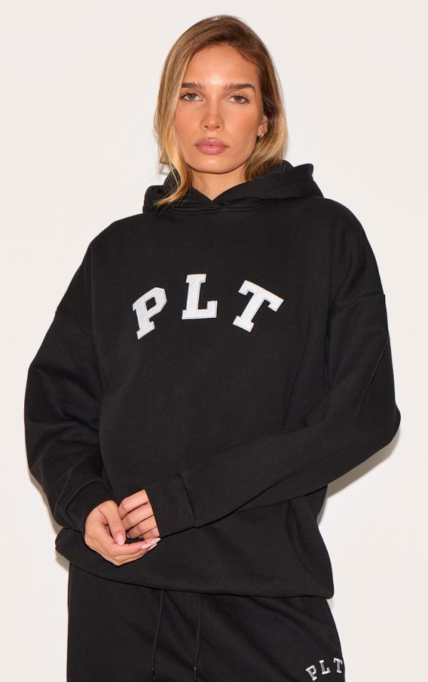 PRETTYLITTLETHING Black Contrasting Print Logo Oversized Hoodie