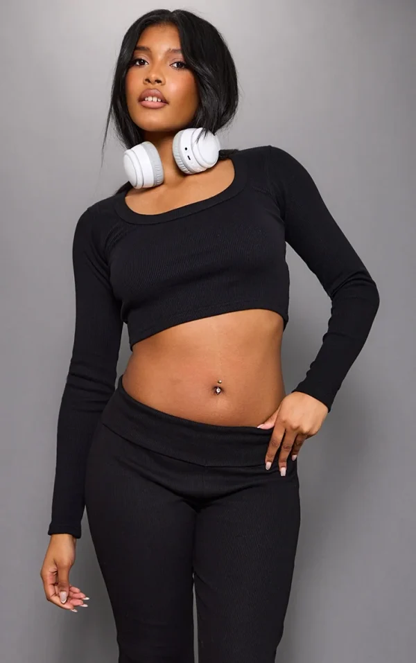 Black Rib Scoop Neck Long Sleeve Crop Top