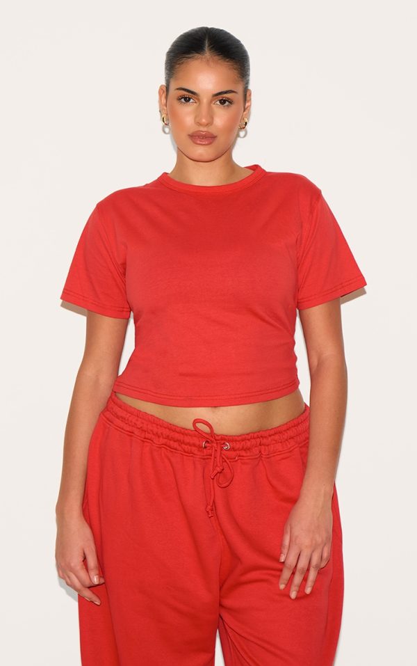 PRETTYLITTLETHING Plus Red Cropped Baby Tee