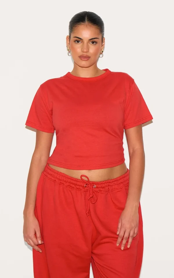 PRETTYLITTLETHING Plus Red Cropped Baby Tee