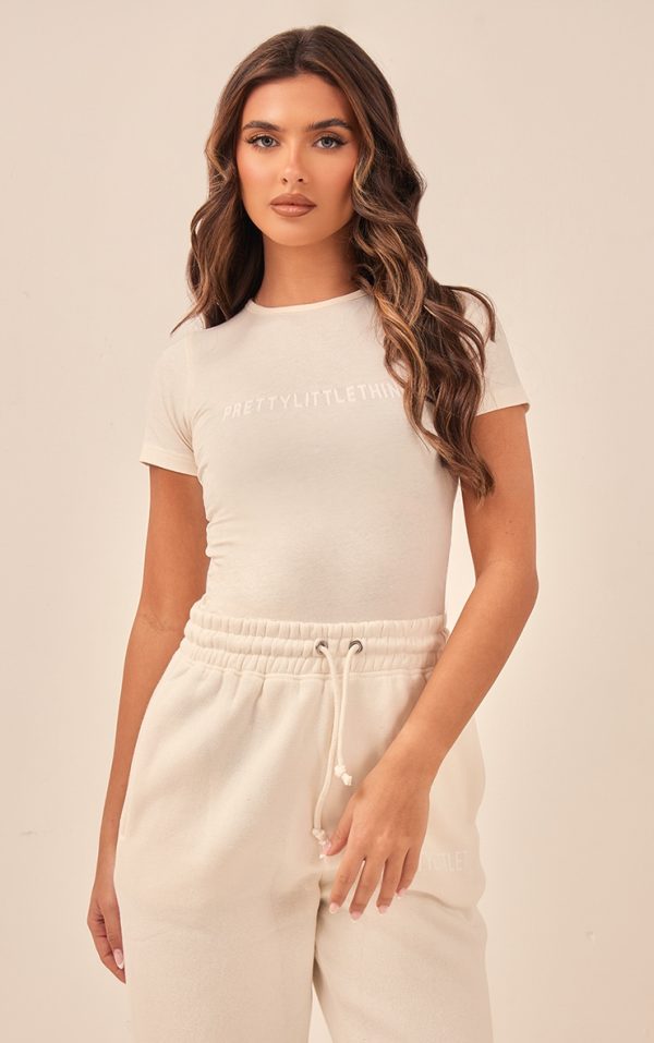 PRETTYLITTLETHING Off White Logo Short Sleeved Bodysuit