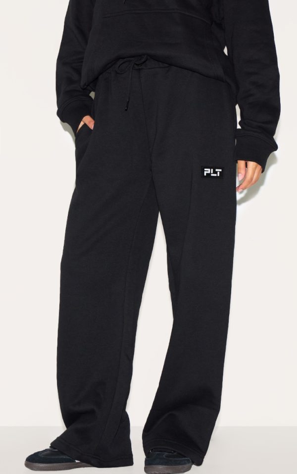PRETTYLITTLETHING Petite Black Badge Detail Straight Leg Sweatpants