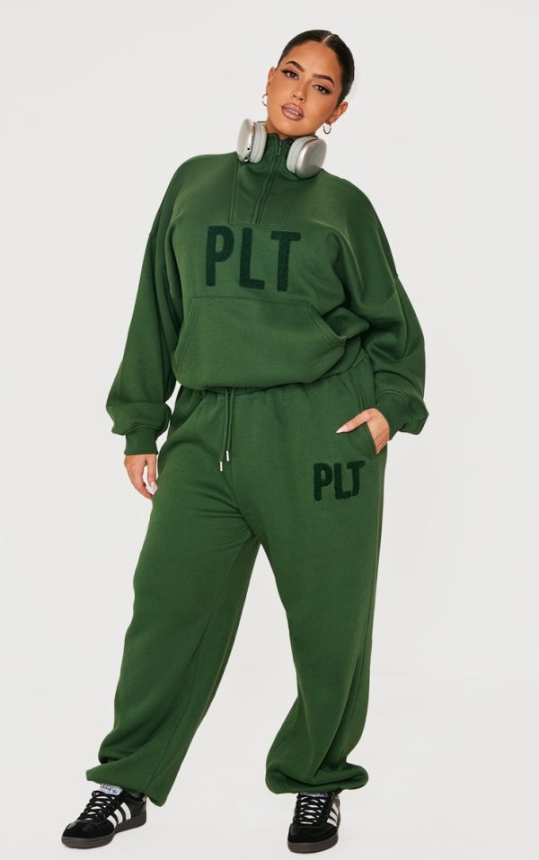 PRETTYLITTLETHING Plus Forest Green Borg Applique Cuffed Sweatpants