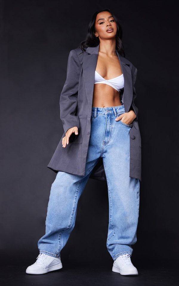 PRETTYLITTLETHING Petite L28 Light Wash Boyfriend Jeans