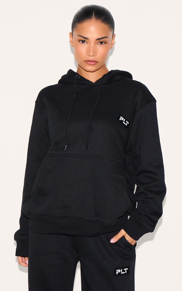 PRETTYLITTLETHING Petite Black Badge Detail Oversize Hoodie