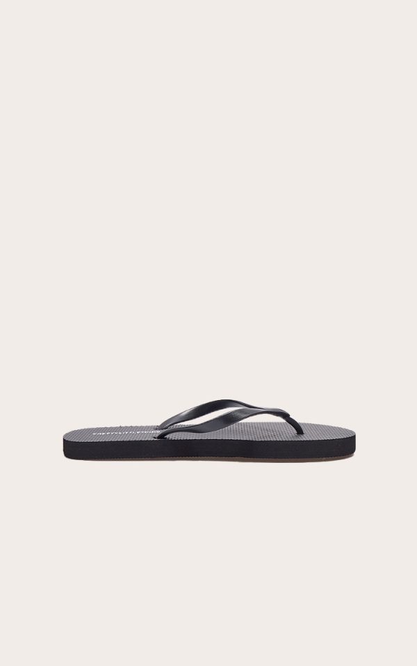 PRETTYLITTLETHING Black Flip Flops