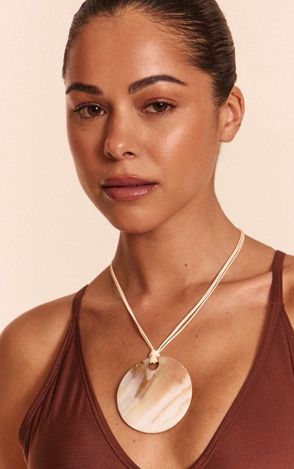 Cream Faux Shell Pendant Necklace