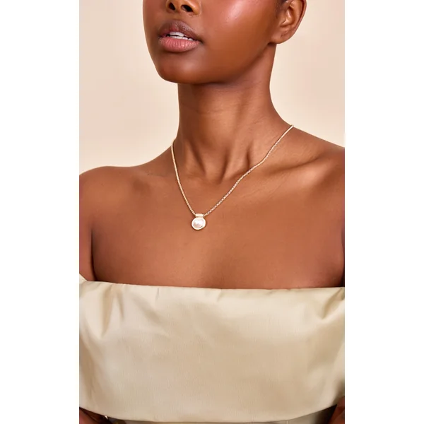 Gold Pearl Pendant Necklace