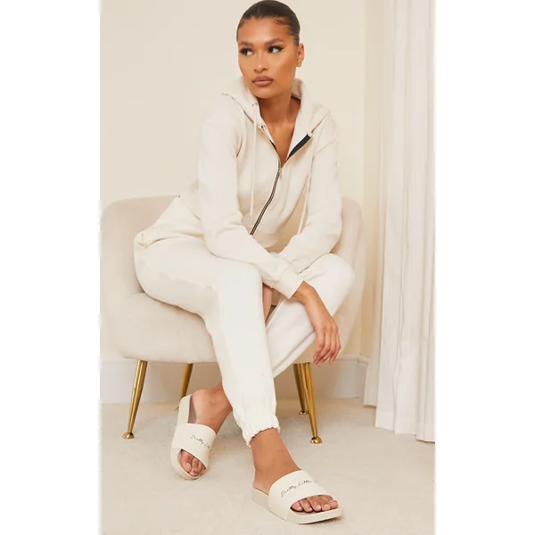 PRETTYLITTLETHING Beige Graphic Slides