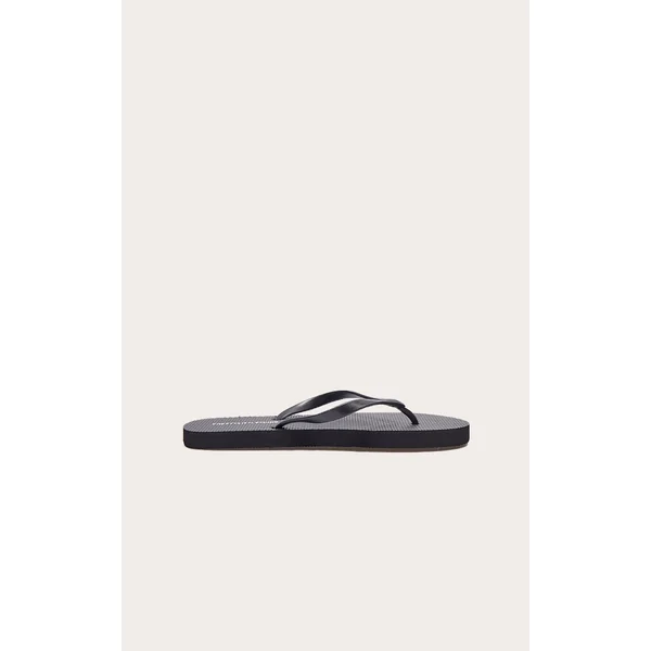 PRETTYLITTLETHING Black Flip Flops