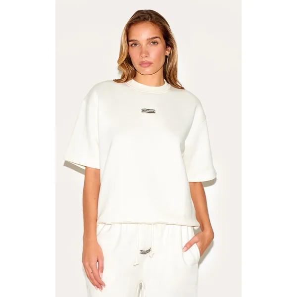 PRETTYLITTLETHING Cream Badge Detail Oversized Short Sleeve Sweatshirt