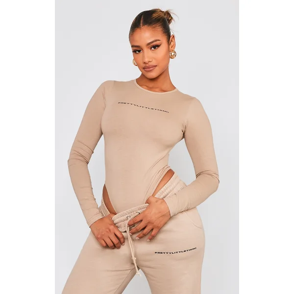 PRETTYLITTLETHING Mocha Logo Long Sleeve Bodysuit