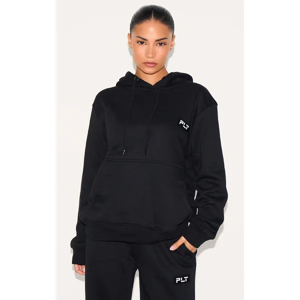 PRETTYLITTLETHING Petite Black Badge Detail Oversize Hoodie