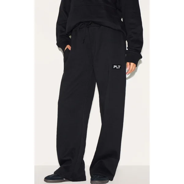 PRETTYLITTLETHING Petite Black Badge Detail Straight Leg Sweatpants