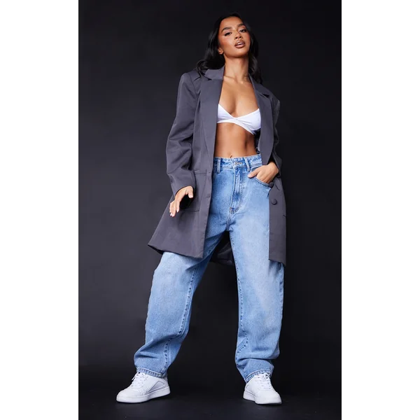 PRETTYLITTLETHING Petite L28 Light Wash Boyfriend Jeans