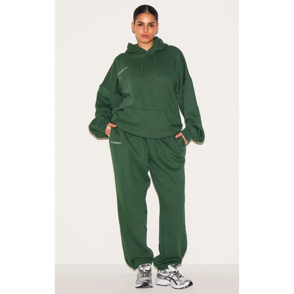 PRETTYLITTLETHING Plus Forest Green Est 2012 Printed Sweatpants