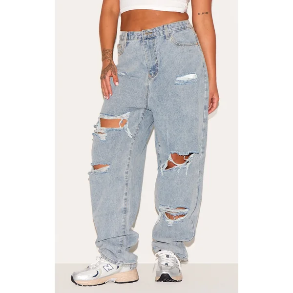 PRETTYLITTLETHING Plus Light Wash Ripped Mom Jeans
